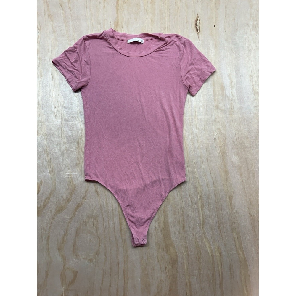 Aritzia Wilfred Ava Bodysuit Women's XS Pink Short Sleeve Crewneck Minimal Thong